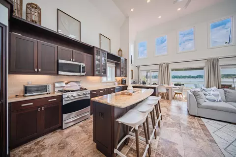 Kitchen - 5065 Pine Dr, Jackson, MI 49201 photo 2 of 3