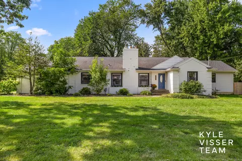 3030 Cascade Rd SE, East Grand Rapids, MI 49506