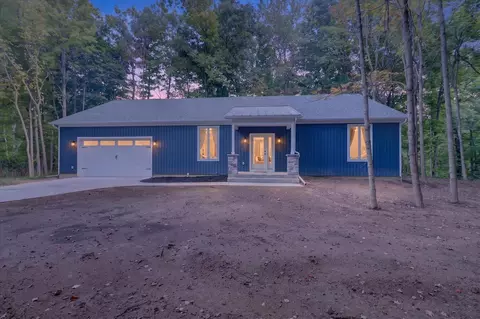 13165 Deer Creek Dr, South Haven, MI 49090