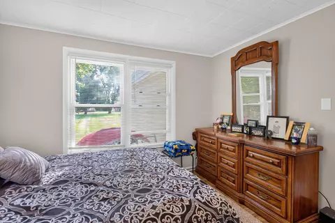 Bedroom - 3533 E Gordon Dr, Spring Arbor, MI 49283 photo 2 of 8