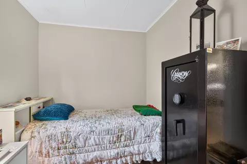 Bedroom - 3533 E Gordon Dr, Spring Arbor, MI 49283 photo 8 of 8