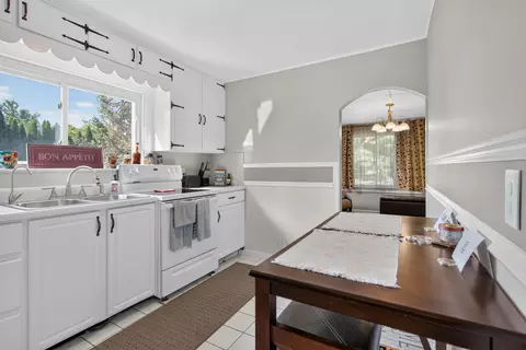 Kitchen - 3533 E Gordon Dr, Spring Arbor, MI 49283 photo 2 of 3