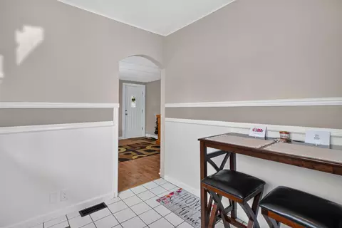 Entry Way - 3533 E Gordon Dr, Spring Arbor, MI 49283 photo 1 of 2