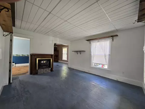 Living - 502 S Elm Ave, Jackson, MI 49203 photo 2 of 7