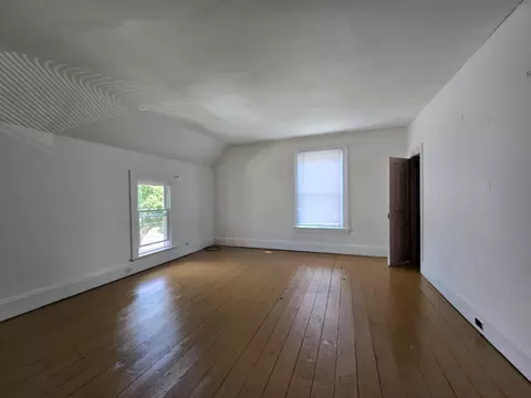 Bedroom - 502 S Elm Ave, Jackson, MI 49203 photo 2 of 4