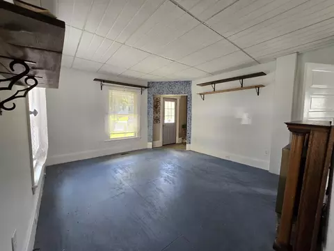 Living - 502 S Elm Ave, Jackson, MI 49203 photo 6 of 7