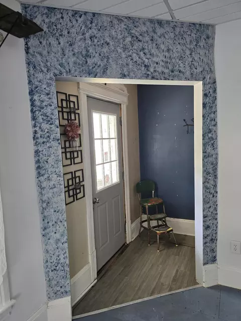 Entry Way - 502 S Elm Ave, Jackson, MI 49203 photo 2 of 4