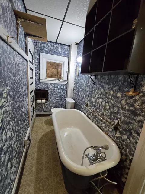 Bath - 502 S Elm Ave, Jackson, MI 49203 photo 3 of 3