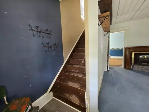 Entry Way - 502 S Elm Ave, Jackson, MI 49203 photo 1 of 4