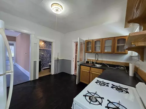 Kitchen - 502 S Elm Ave, Jackson, MI 49203 photo 2 of 3