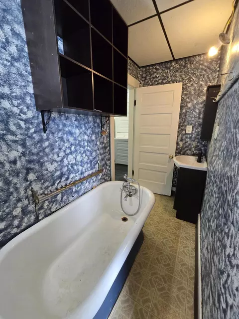 Bath - 502 S Elm Ave, Jackson, MI 49203 photo 1 of 3