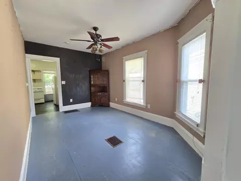 Living - 502 S Elm Ave, Jackson, MI 49203 photo 4 of 7