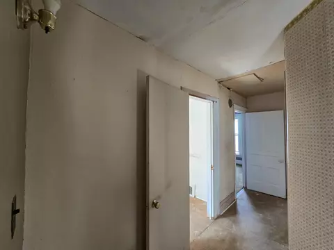 Entry Way - 502 S Elm Ave, Jackson, MI 49203 photo 3 of 4