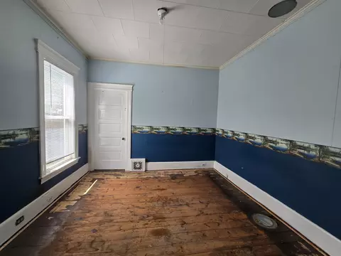 Bedroom - 502 S Elm Ave, Jackson, MI 49203 photo 1 of 4