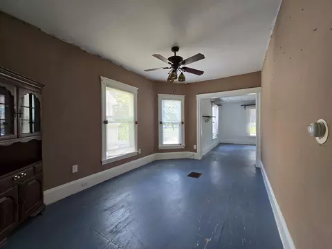 Living - 502 S Elm Ave, Jackson, MI 49203 photo 5 of 7