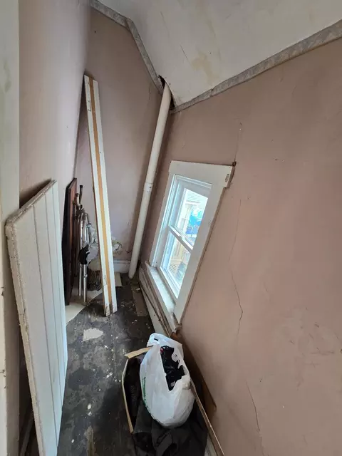 Entry Way - 502 S Elm Ave, Jackson, MI 49203 photo 4 of 4