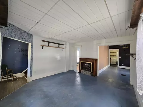 Living - 502 S Elm Ave, Jackson, MI 49203 photo 1 of 7