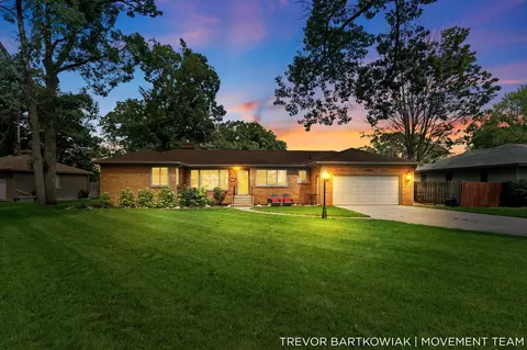 4166 Highgate Rd, Norton Shores, MI 49441