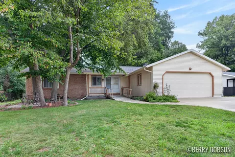 2217 Highlander Dr SE, Kentwood, MI 49508
