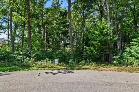 14672 Crest View Ct, South Haven, MI 49090