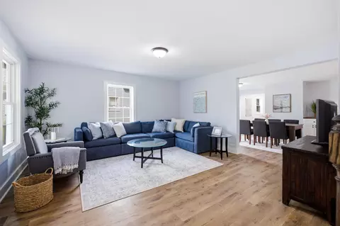 Living - 511 Oak St, Niles, MI 49120 photo 1 of 1