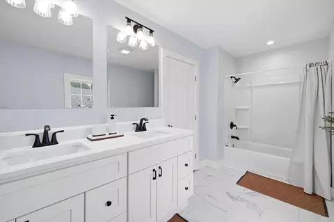 Bath - 511 Oak St, Niles, MI 49120 photo 3 of 3