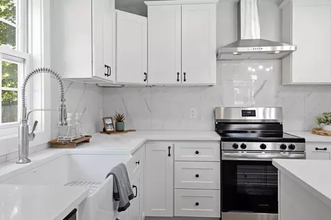Kitchen - 511 Oak St, Niles, MI 49120 photo 1 of 3