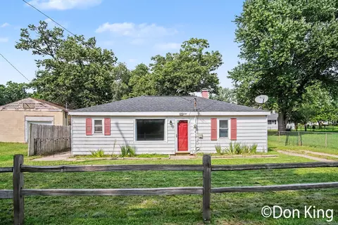 3717 Ivy Dr NE, Grand Rapids, MI 49525