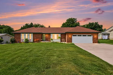 6933 Pine Edge Dr SE, Alto, MI 49302