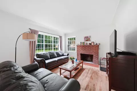 Living - 4023 Horton Rd, Jackson, MI 49201 photo 1 of 2