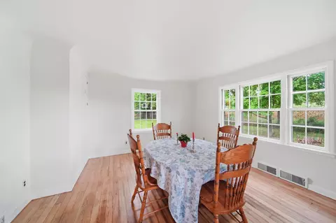 Dining - 4023 Horton Rd, Jackson, MI 49201 photo 2 of 2