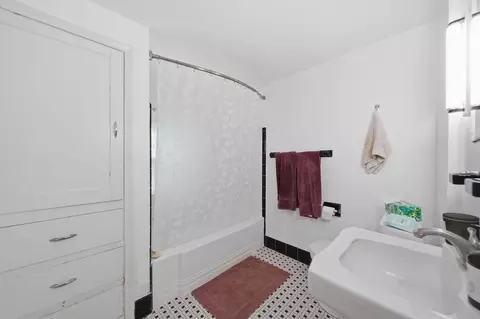 Bath - 4023 Horton Rd, Jackson, MI 49201 photo 2 of 3