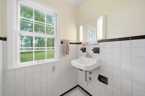 Bath - 4023 Horton Rd, Jackson, MI 49201 photo 1 of 3
