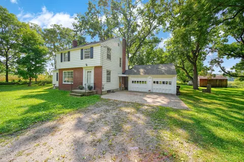 Exterior - 4023 Horton Rd, Jackson, MI 49201 photo 5 of 16