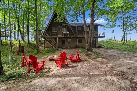 4712 W Fox Farm Rd, Manistee, MI 49660