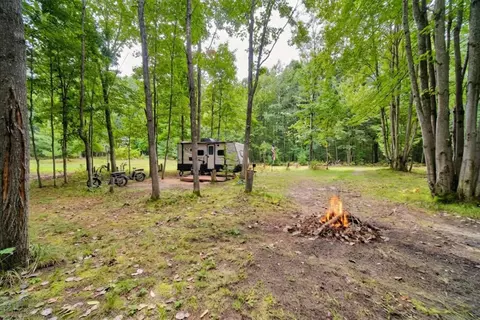 8089 Hunters Ridge Trl, Copemish, MI 49625