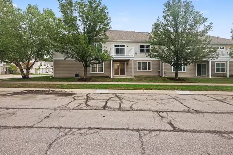 743 Creekstone Ln, Chelsea, MI 48118