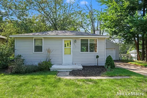 4977 Hunsberger Ave NE, Grand Rapids, MI 49525