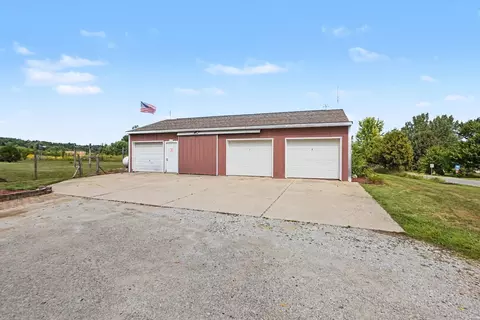 Exterior - 10457 S Gordon Ave, Grant, MI 49327 photo 4 of 7