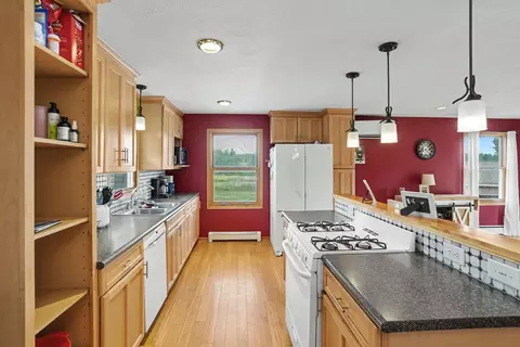 Kitchen - 10457 S Gordon Ave, Grant, MI 49327 photo 4 of 4