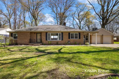 4078 Highgate Rd, Norton Shores, MI 49441