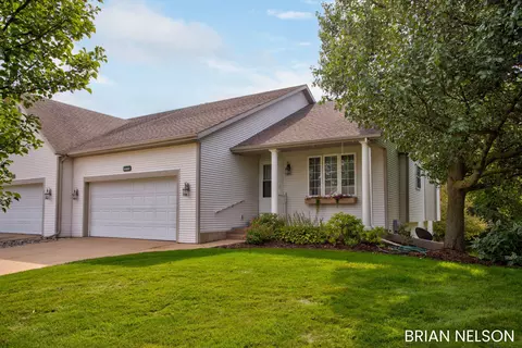 14462 Twin Oaks St, Holland, MI 49424