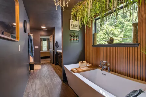 Bath - 5168 Stone River Rd, Jackson, MI 49201 photo 6 of 11