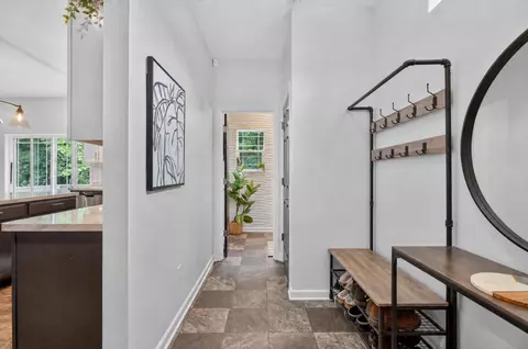 Entry Way - 5168 Stone River Rd, Jackson, MI 49201 photo 3 of 10