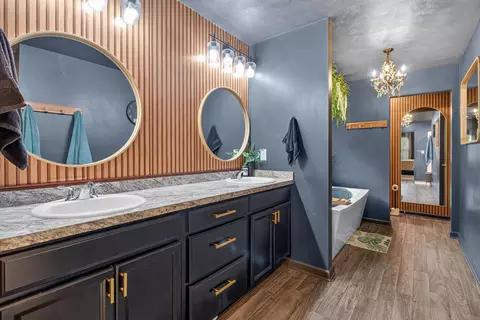Bath - 5168 Stone River Rd, Jackson, MI 49201 photo 4 of 11