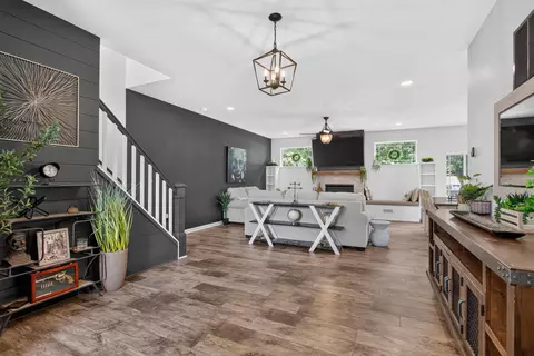 Entry Way - 5168 Stone River Rd, Jackson, MI 49201 photo 2 of 10