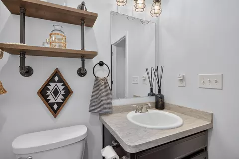 Bath - 5168 Stone River Rd, Jackson, MI 49201 photo 2 of 11