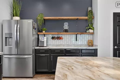 Kitchen - 5168 Stone River Rd, Jackson, MI 49201 photo 5 of 6