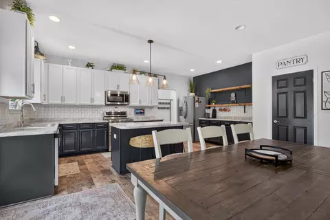 Kitchen - 5168 Stone River Rd, Jackson, MI 49201 photo 3 of 6