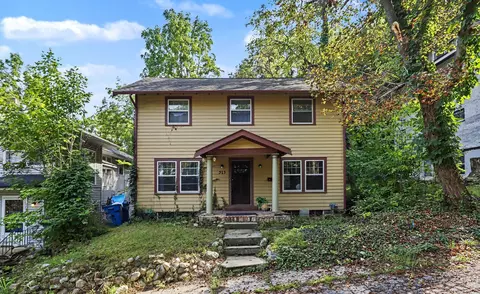 915 Walwood Pl, Kalamazoo, MI 49007